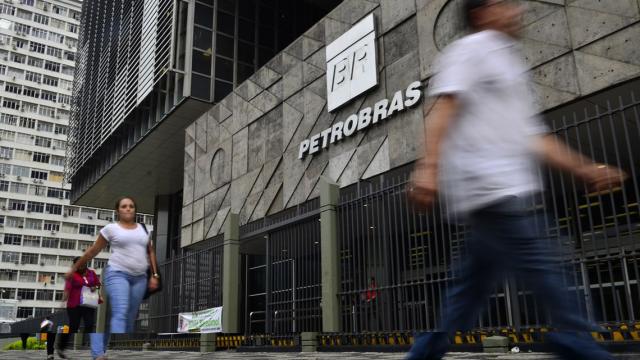 Petrobras Says TGB and TSG Divestments Still in Binding Phase