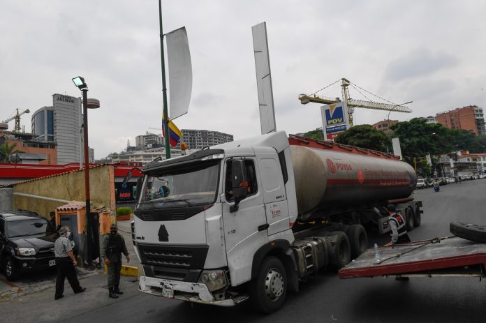 Venezuelans Enduring Day-Long Waits to Fill Gasoline Tanks