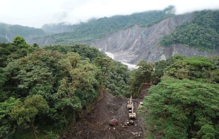Ecuador Races To Move Oil Pipelines