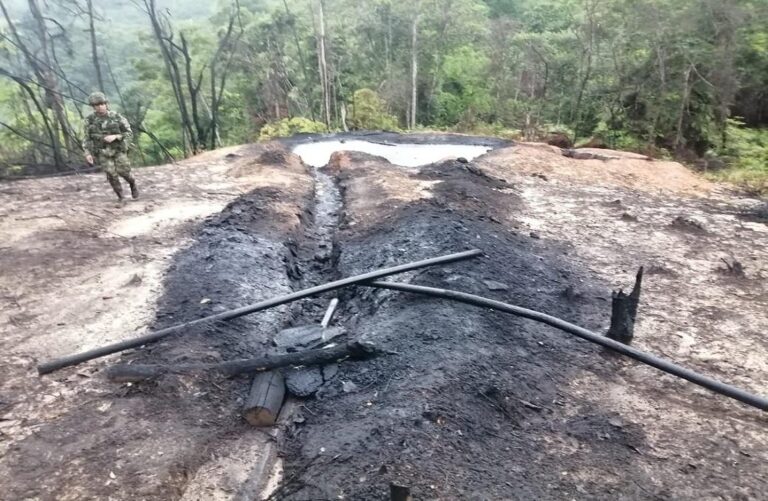 Colombian Army Dismantles 2 Clandestine Refineries in the Catatumbo Region