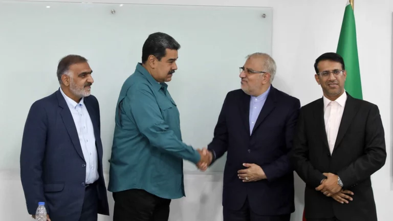 Iranian Oil Minister Meets Venezuela’s President Maduro in Caracas