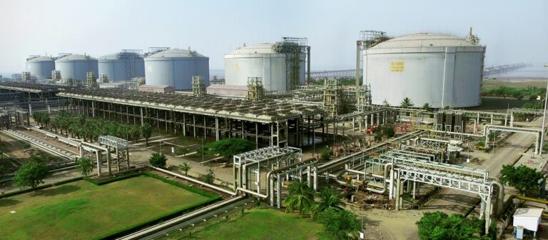 Petronet Delays Plan for 1 mtpa LNG Deal Amid High Prices