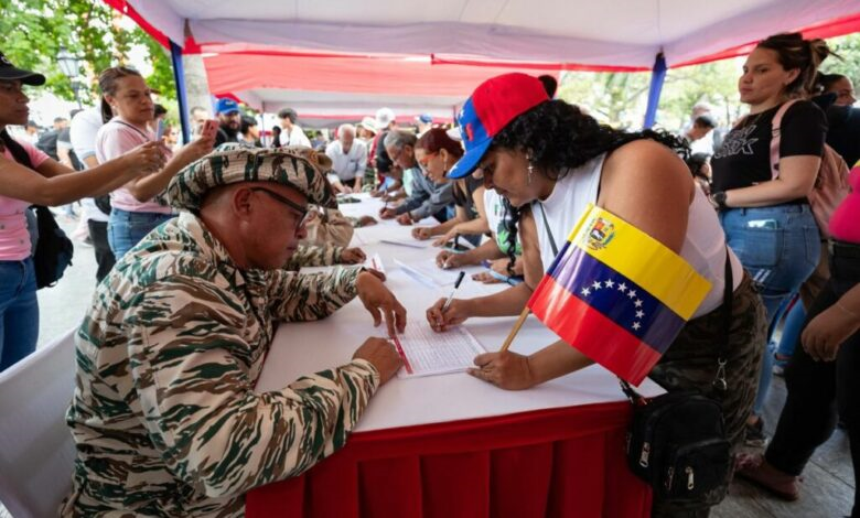 Venezuela opens 945 registration points for militia enlistment